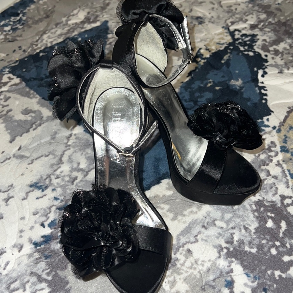 Liliana Black heels  size 5.5